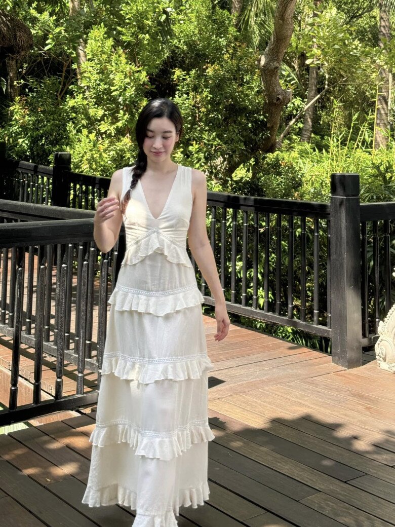 Chiếc váy khiến Đỗ Mỹ Linh vướng tin đồn &#34;có tin vui&#34; khi đi cưới Đỗ Hà - 3