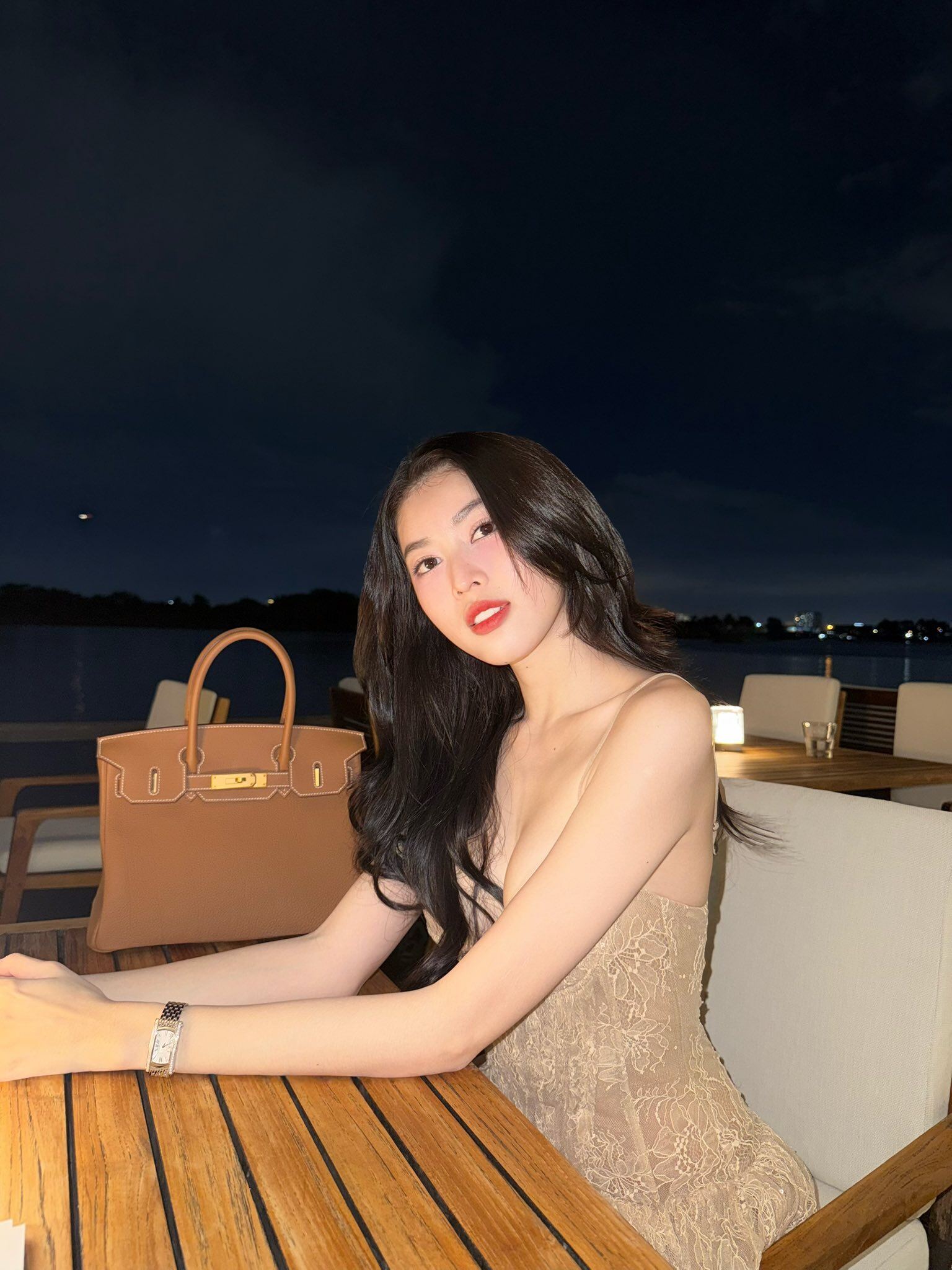 Á hậu 2K được Đỗ Hà &#34;nhả vía&#34; trong đám cưới: Visual sắc sảo, nghi chuẩn bị làm dâu hào môn vì một chi tiết? - 6