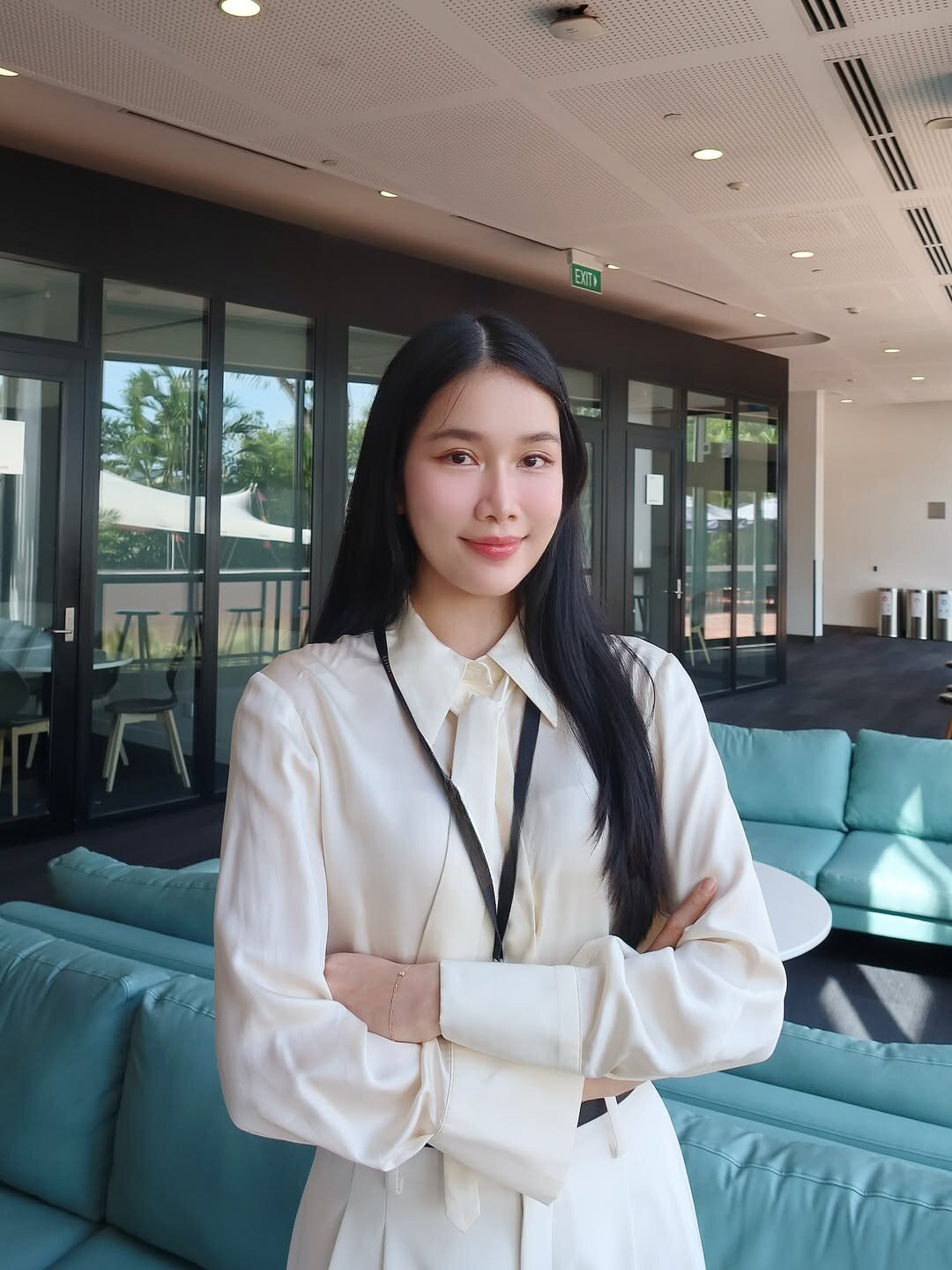 "Đọ" nhan sắc của 3 mỹ nhân Việt trên giảng đường: Midu nhìn như nữ sinh, diện mạo Hoa hậu Ngân Anh gây ngỡ ngàng - 6