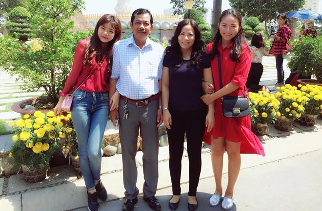 Em gái kín tiếng của Phan Như Thảo có đôi chân dài như người mẫu, ăn mặc sành điệu hơn cả chị - 2