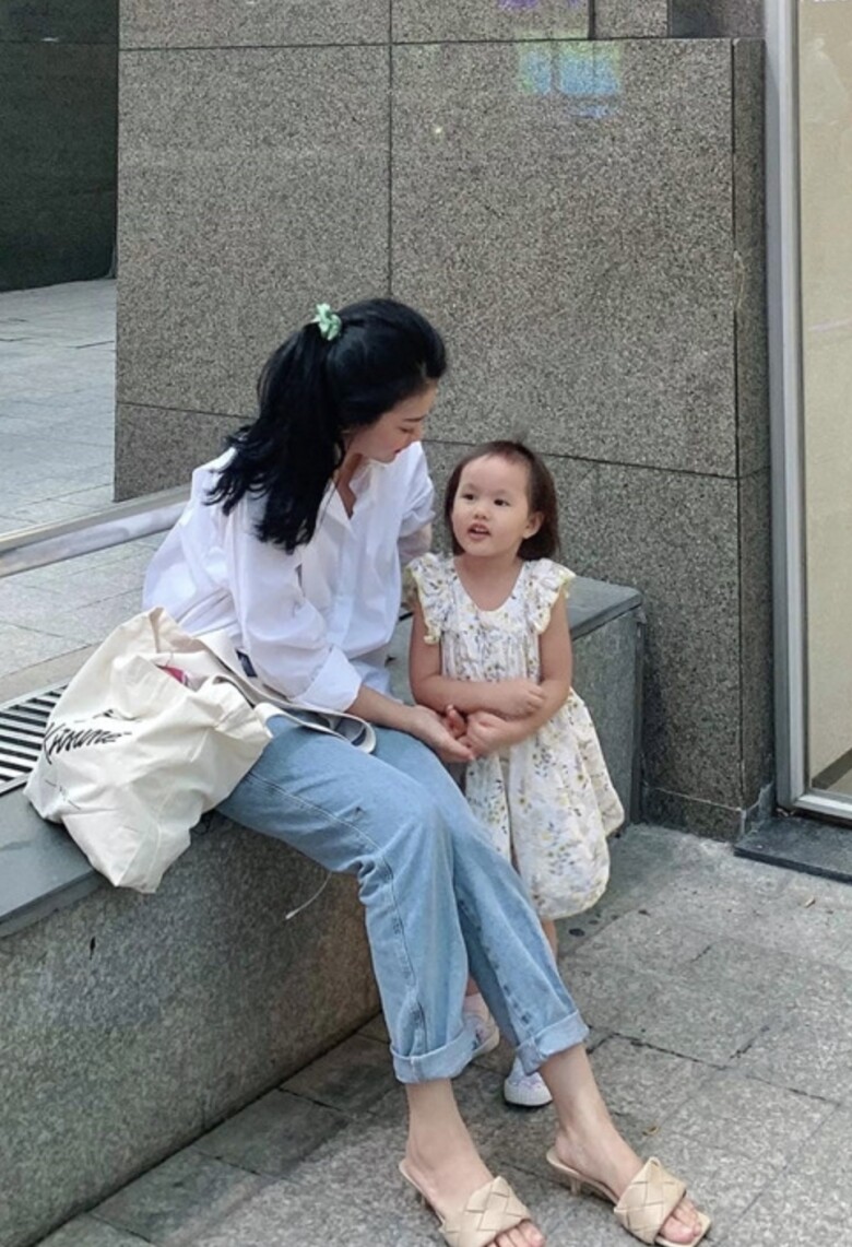 Em gái kín tiếng của Phan Như Thảo có đôi chân dài như người mẫu, ăn mặc sành điệu hơn cả chị - 4