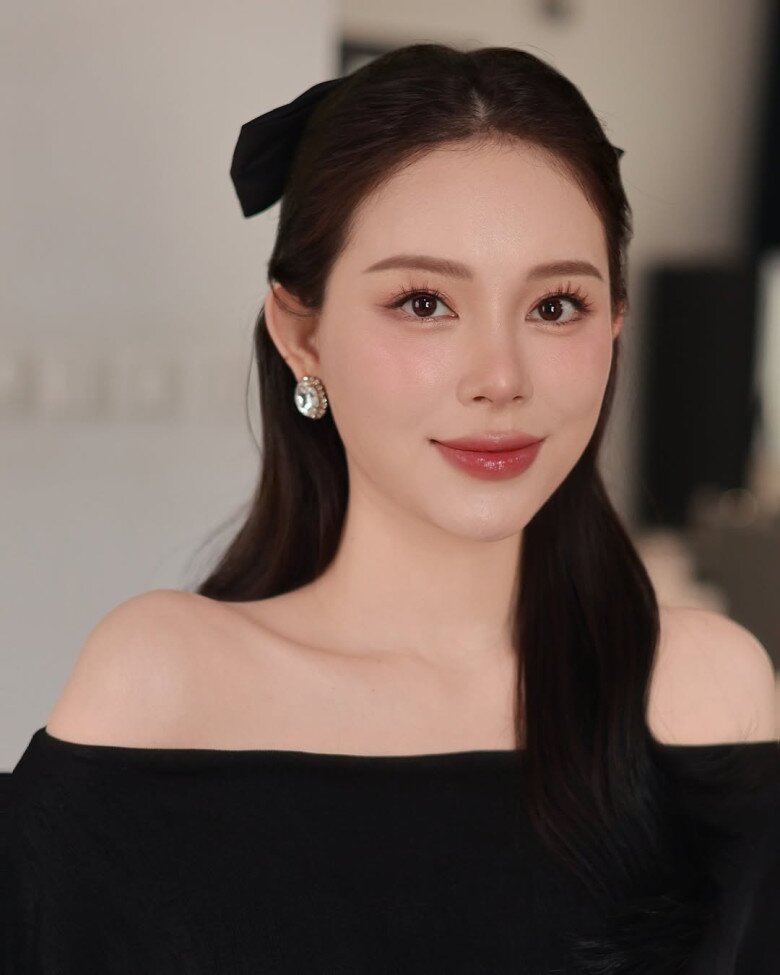 Gu ăn mặc &#34;giàu ngầm&#34; của hai con dâu nhà tỷ phú Johnathan Hạnh Nguyễn - 11