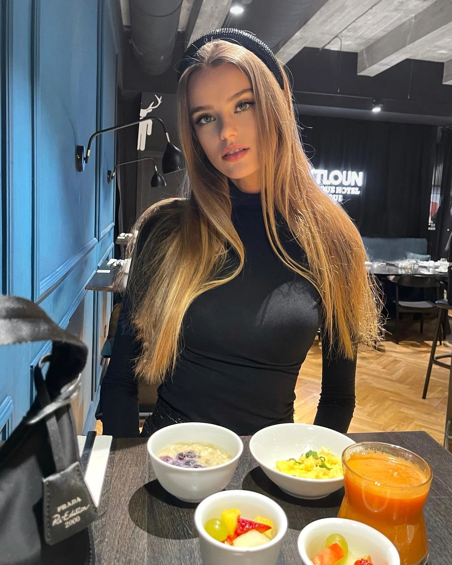 "Hoa hậu đẹp nhất thế giới" eo nuột nà sau 2 tháng sinh con: Chăm ăn bữa sáng từ 3 nguyên liệu đầy ắp collagen - 3