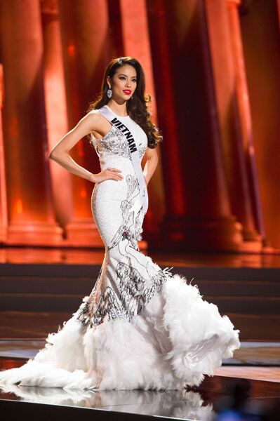 Hương Giang đang khiến cõi mạng "dậy sóng" tại Miss Universe, netizen gợi nhớ đến một nàng hậu quốc dân - 3