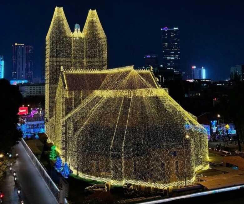 Không chỉ Nhà thờ Đức Bà, TP.HCM còn có 4 địa điểm cực hot dành cho giới trẻ "sống ảo" dịp Noel - 1