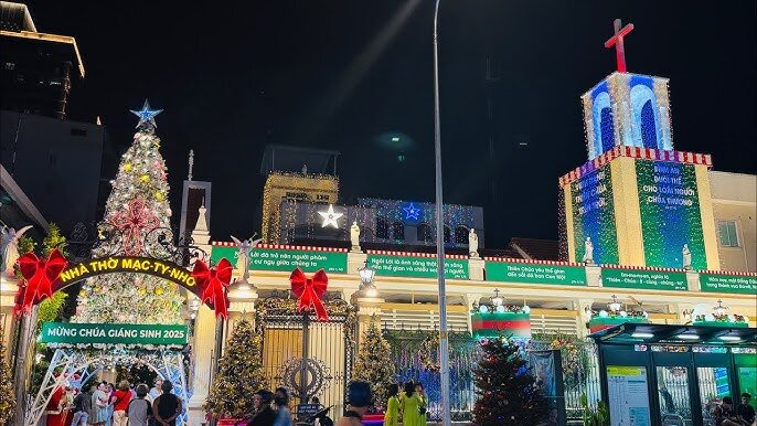 Không chỉ Nhà thờ Đức Bà, TP.HCM còn có 4 địa điểm cực hot dành cho giới trẻ "sống ảo" dịp Noel - 3