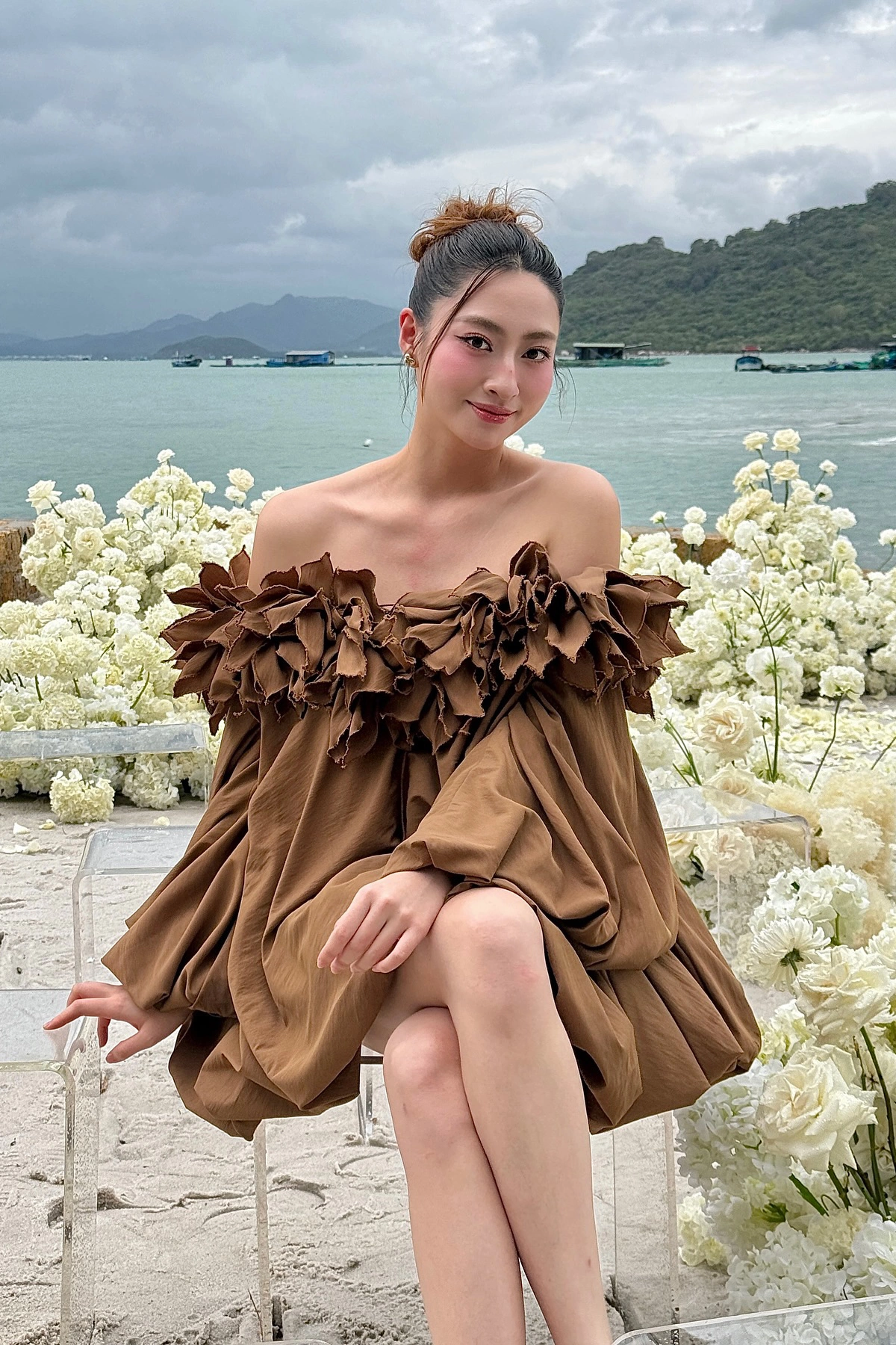 Không còn mê hở bạo khi dự đám cưới, Lương Thùy Linh giờ đã khác! - 5