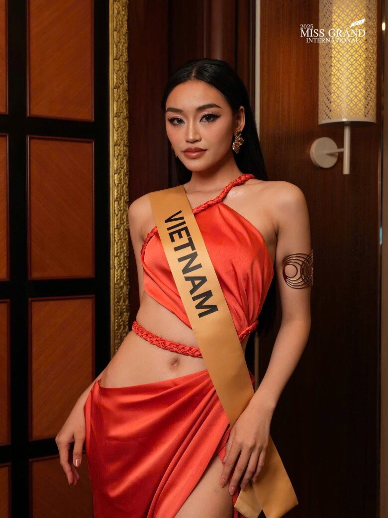 Không nhận ra Miss Grand Vietnam 2025 sau 2 tháng đăng quang - 4
