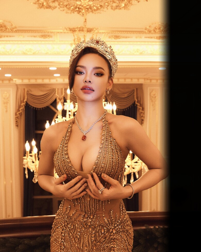 Mai Ngô tại Miss Charm 2025: Lâm Khánh Chi khen "hết nước chấm", cư dân mạng soi ra "điểm chí mạng" - 4