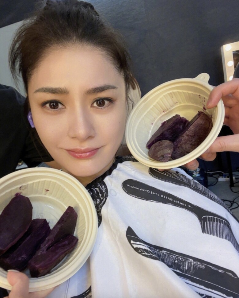 Mỹ nhân cổ trang đẹp nhất showbiz 44 tuổi vẫn eo thon, giảm 12kg nhờ &#34;siêu thực phẩm&#34; màu tím rẻ bèo, bán đầy ở chợ Việt Nam - 2