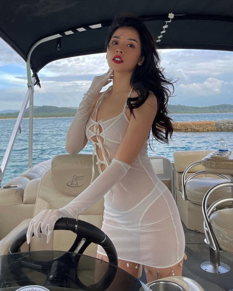 Mỹ nhân được báo Trung khen đẹp nhất Việt Nam có bộ sưu tập bikini nhỏ xíu, lia mắt đến vòng eo là đủ mê mệt - 4