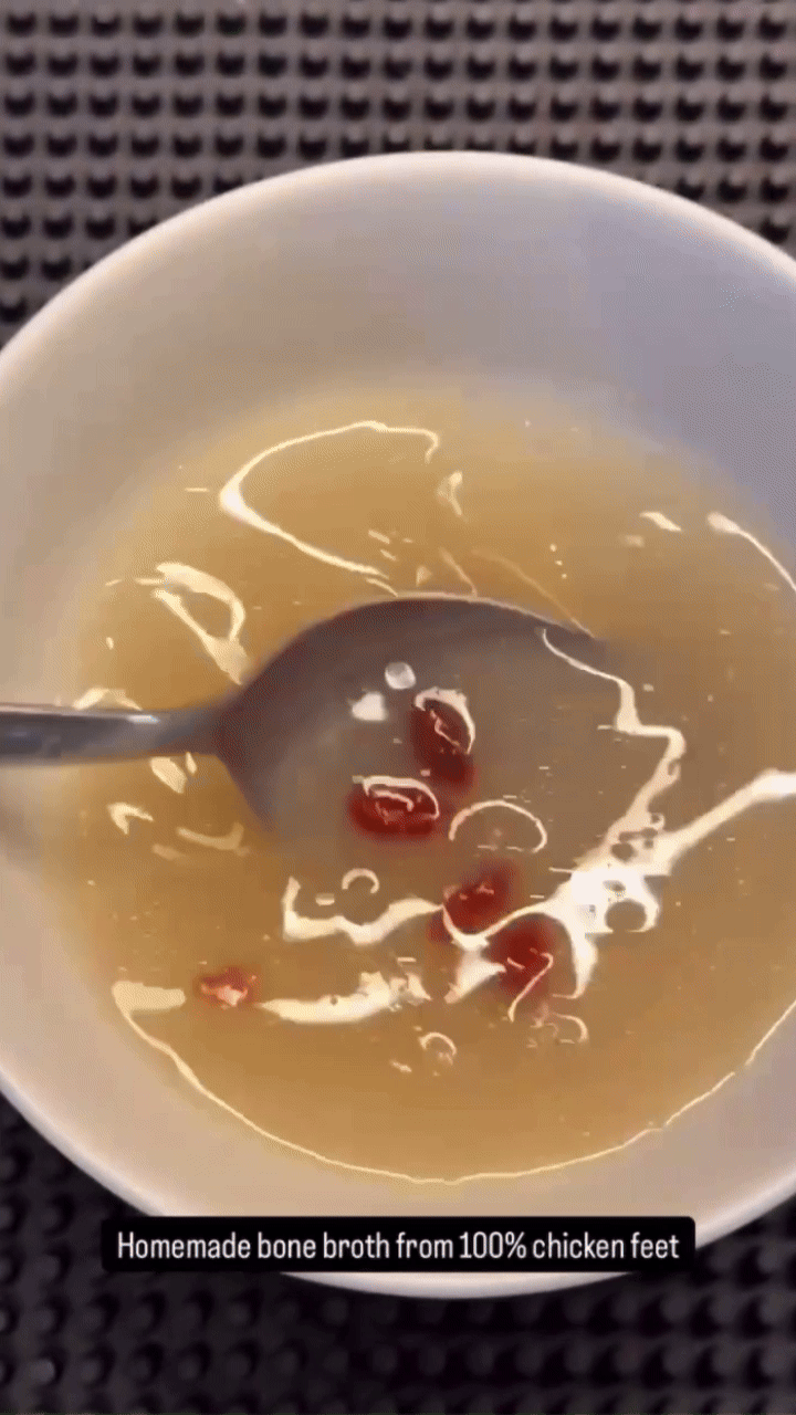 Mỹ nhân Vbiz visual bất chấp camera thường, cơ bụng số 11 đẹp mướt mắt: Ăn món đầy ắp collagen, uống 1 ly sinh tố "chống nhăn" - 3