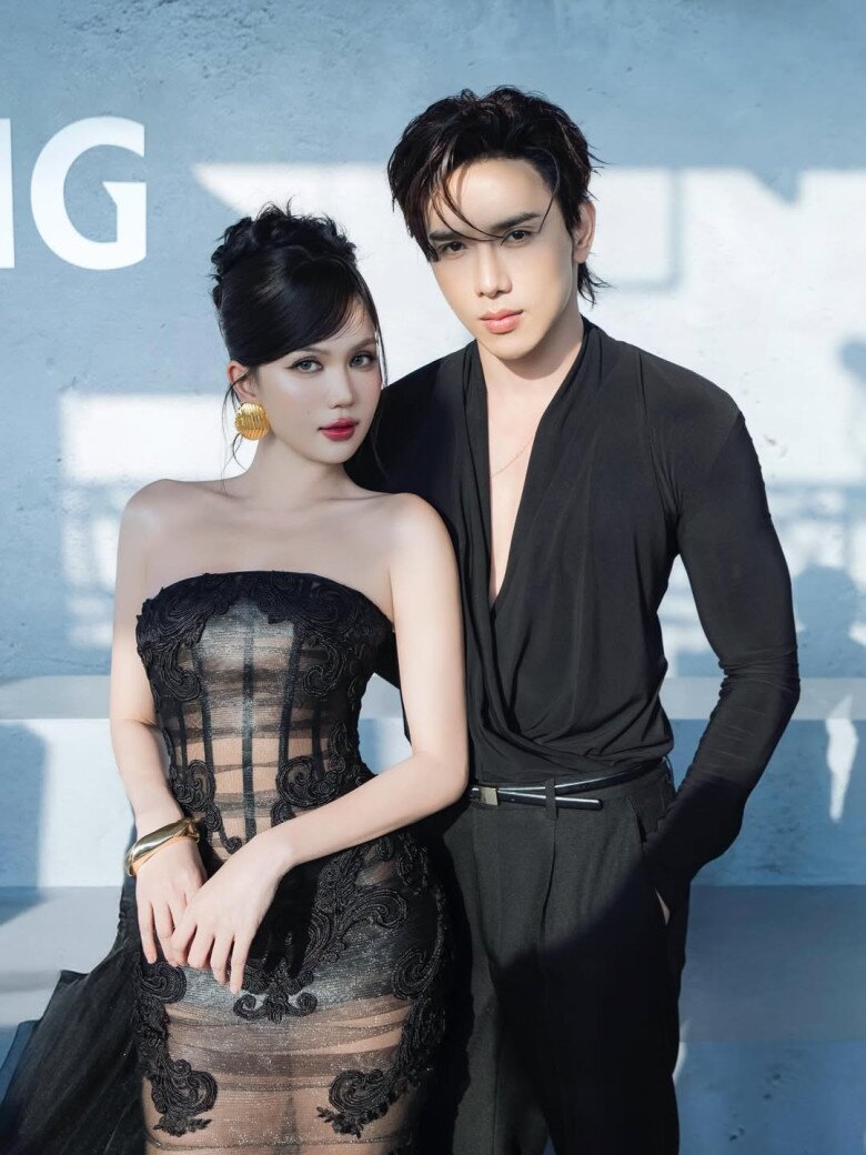 Ngọc Trinh "tình tứ" bên trai đẹp, Hòa Minzy hở bạo chưa từng thấy - 4