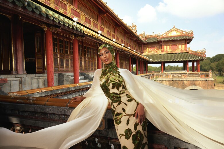 Gu thời trang chuẩn Á Đông của 2 nàng hậu Miss Cosmo trước thềm kết thúc nhiệm kỳ  - 2