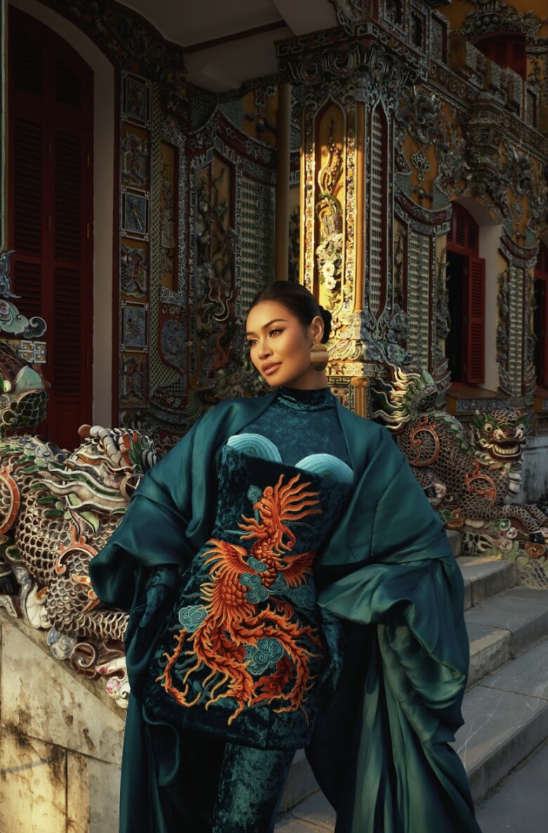 Gu thời trang chuẩn Á Đông của 2 nàng hậu Miss Cosmo trước thềm kết thúc nhiệm kỳ  - 3