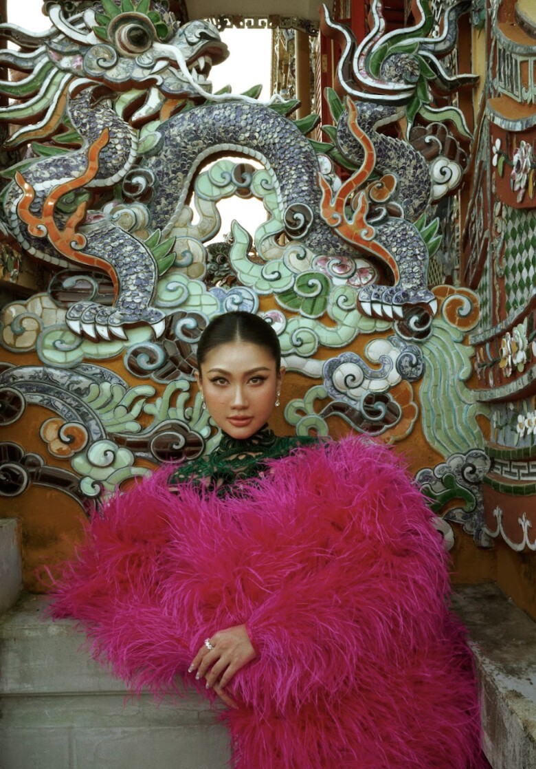 Gu thời trang chuẩn Á Đông của 2 nàng hậu Miss Cosmo trước thềm kết thúc nhiệm kỳ  - 5