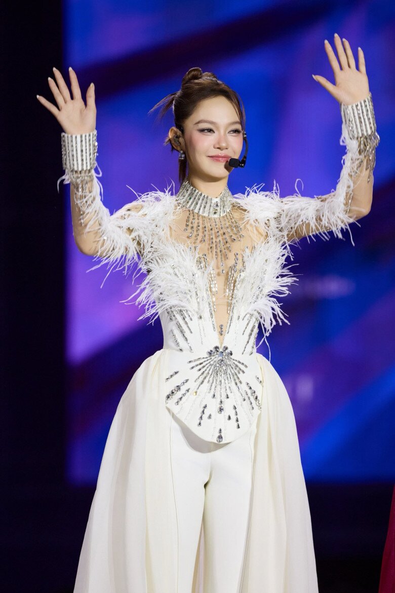 "Đệ nhất mỹ nhân Sài thành" lấy đại gia hơn 10 tuổi có cả "kho đồ hiệu", mê chiếc túi giống Hoa hậu Jennifer Phạm - 3