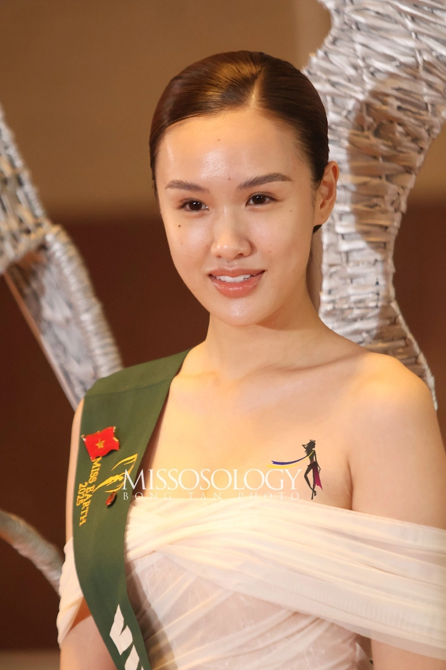 Mỹ nhân Việt vừa đạt Á hậu 2 Miss Earth: Từng &#34;bại trận&#34; trước Hoa hậu Quế Anh, ảnh mặt mộc khiến nhiều người ngỡ ngàng - 4