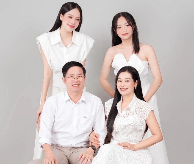 Thanh Thủy có cô em gái kín tiếng xinh từ bé, được kỳ vọng "nối gót" chị thi hoa hậu - 1