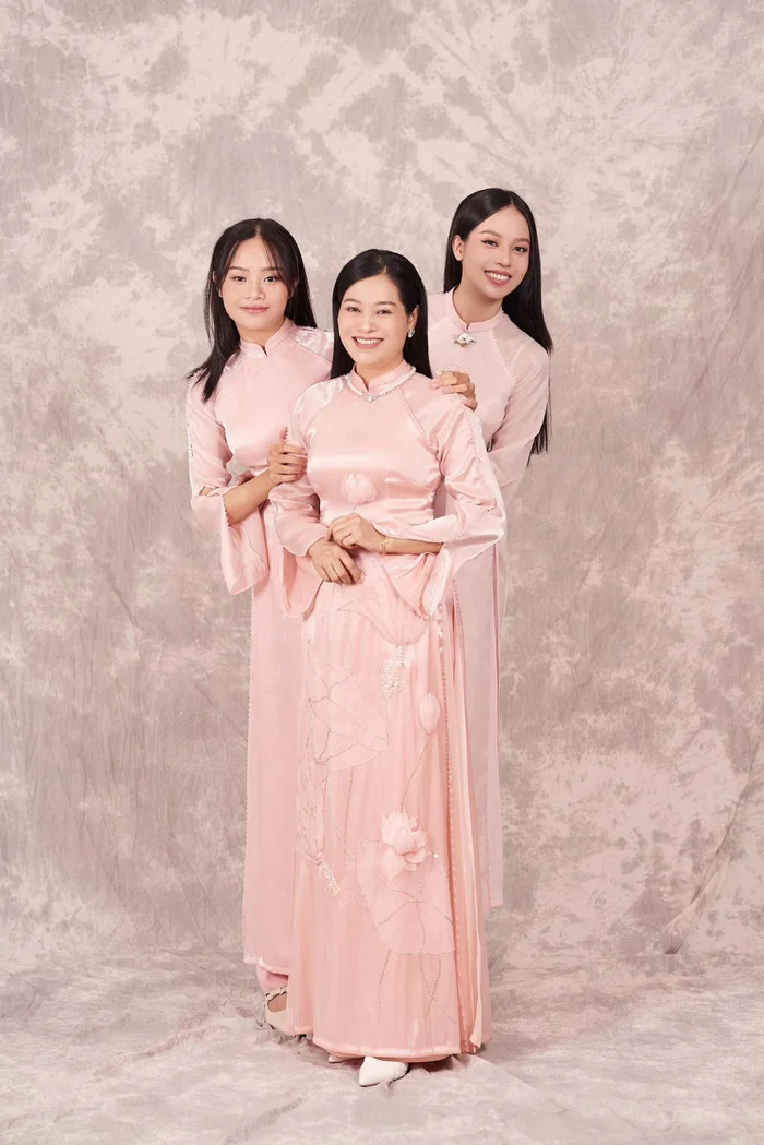 Thanh Thủy có cô em gái kín tiếng xinh từ bé, được kỳ vọng "nối gót" chị thi hoa hậu - 5